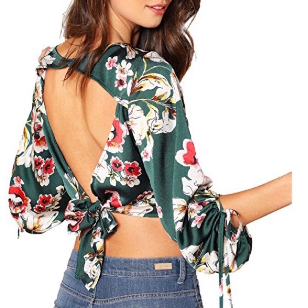 🐛Crop Top🐛 - Picture 2 of 8